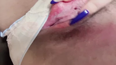 鲜嫩多汁一线天冒泡泡的粉逼逼